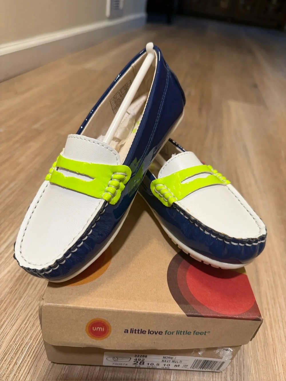 Umi Morie I Genuine Leather Girls Loafers Size 10.5 NIB